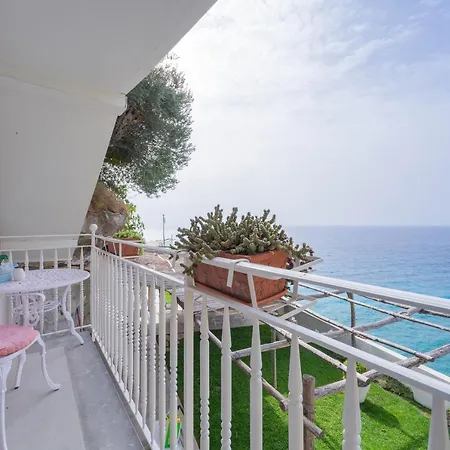 Costanza Amalfi Coast マイオーリ